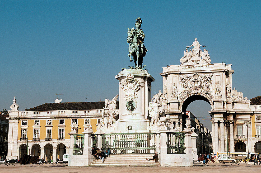 Rua Augusta Arch, triumphal arch and Dom José I equestrian statue at Praça do Comércio, Lisbon. Portugal