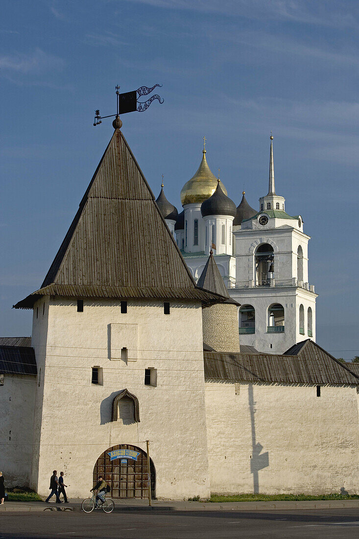 Holy Trinity cathedral, 1699, Rybnitskaya tower. Fortifications wall. Kreml. Pskov. Russia.