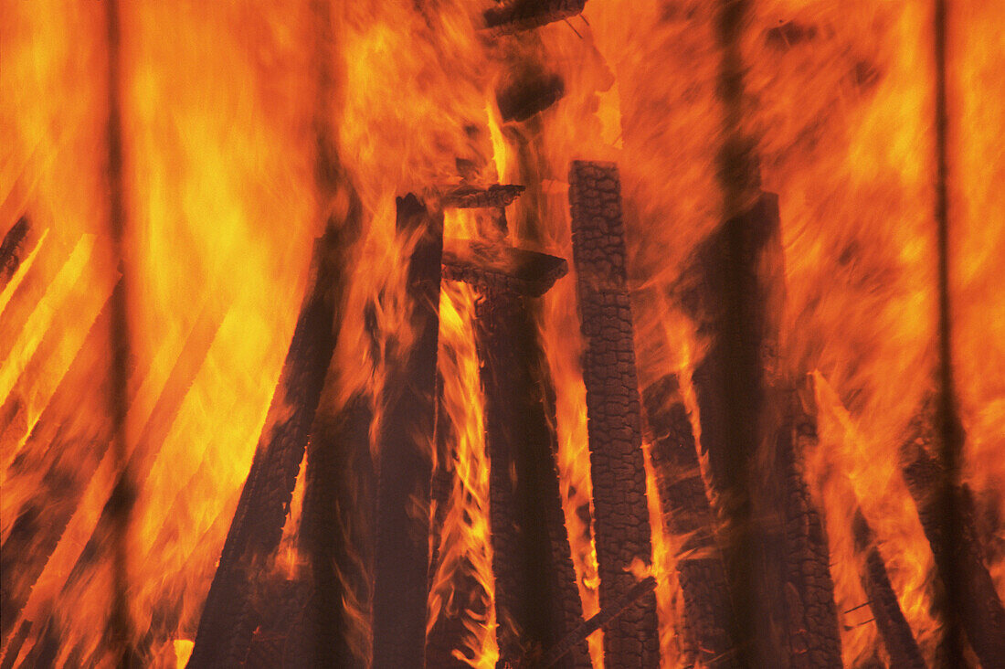  Bonfire, Bonfires, Burn, Burning, Color, Colour, Concept, Concepts, Energy, Fire, Fires, Heat, Horizontal, Lumber, Orange, Power, Wood, CatCommerce, 15659, agefotostock 