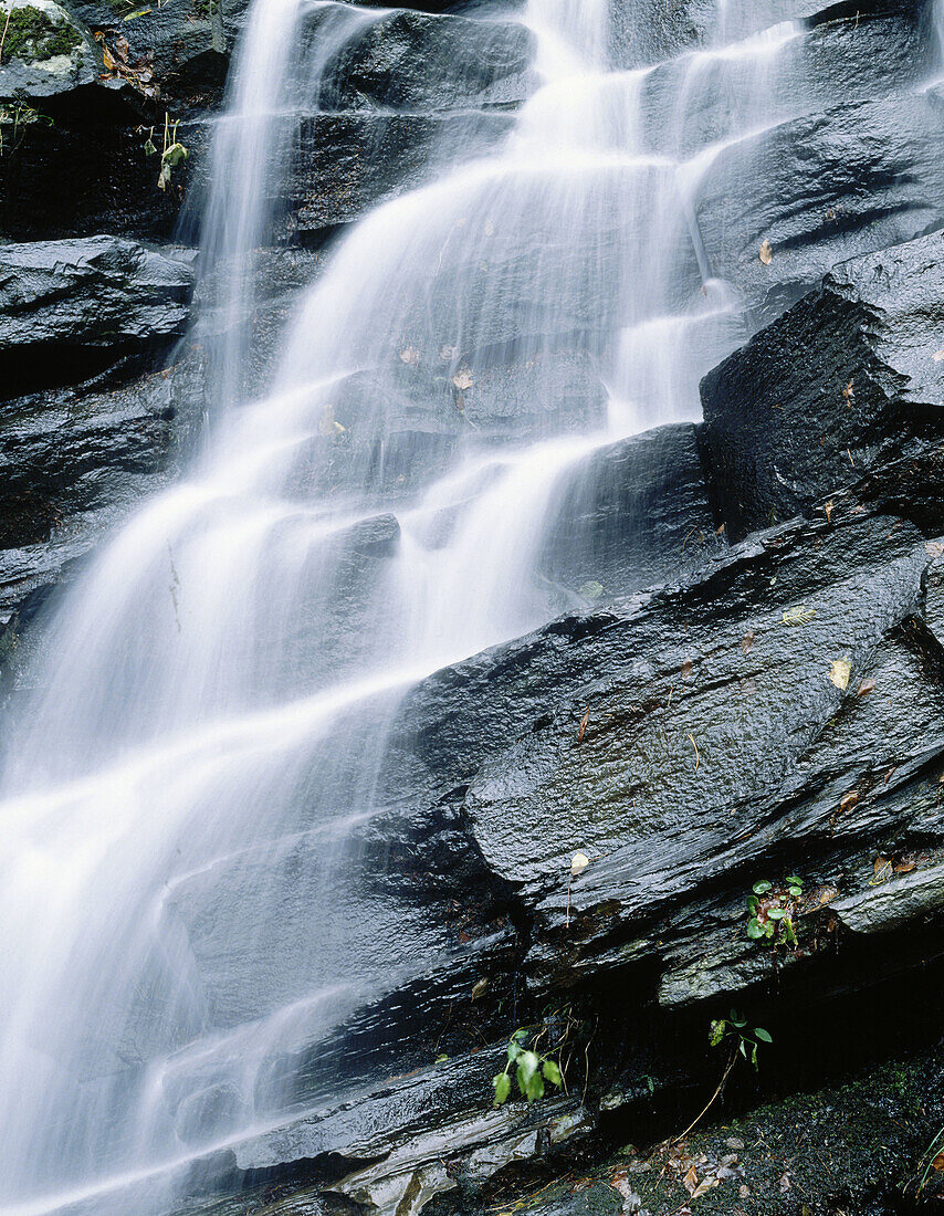  Color, Colour, Detail, Details, Exterior, Falls, Hard, Hardness, Motion, Movement, Moving, Nature, Noise, Outdoor, Outdoors, Outside, Rock, Rocks, Scenic, Scenics, Texture, Textures, Vertical, Water, Waterfall, Waterfalls, CatV3, 1597, agefotostock 