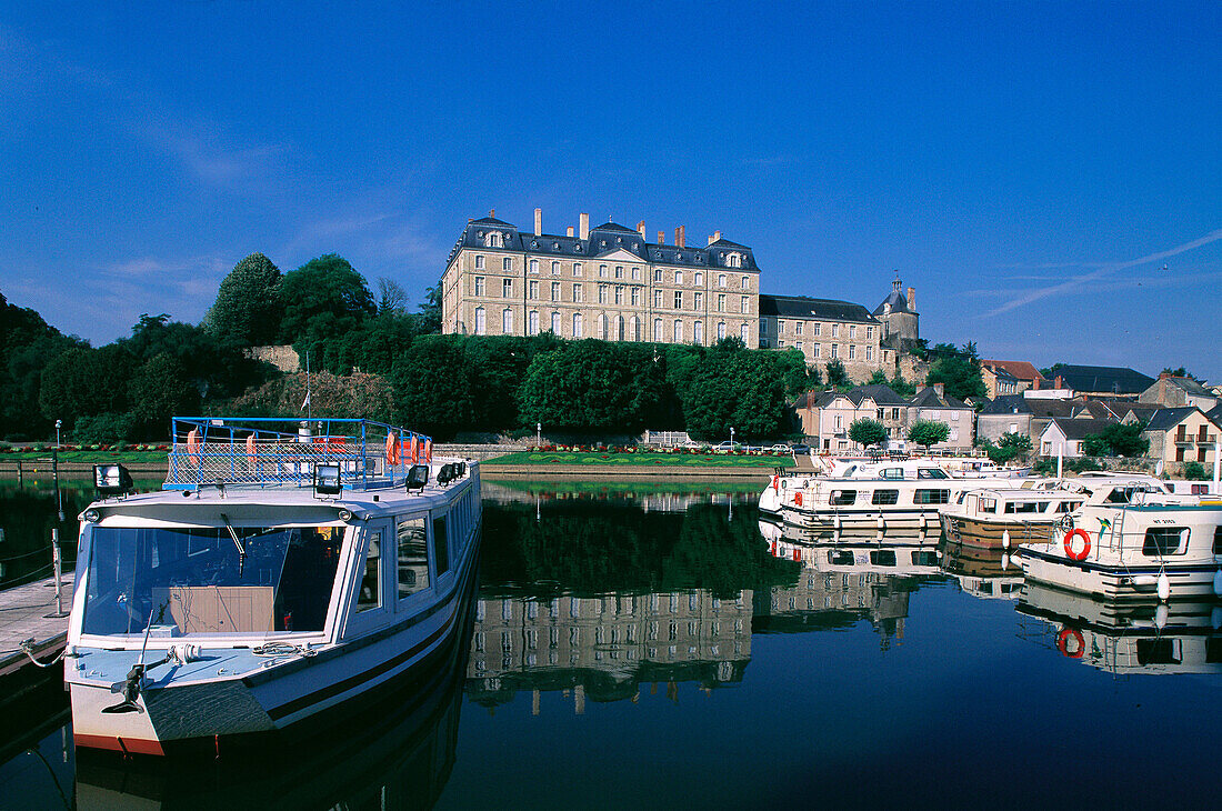 Château de Sablé-Sur-Sarthe & canals of La Sarthe. France