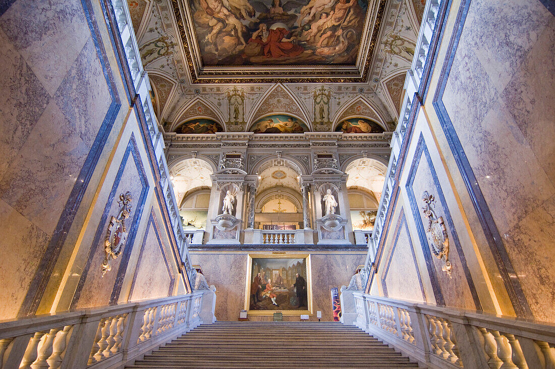 Treppe im Naturhistorischen Museum, Museumsquartier, Wien, Österreich