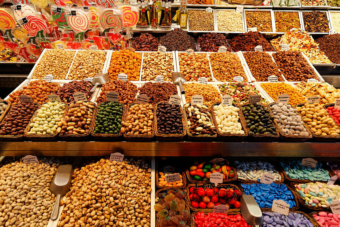 Barcelona,market hall La Boqueria,Pralines,Sweets,Nuts
