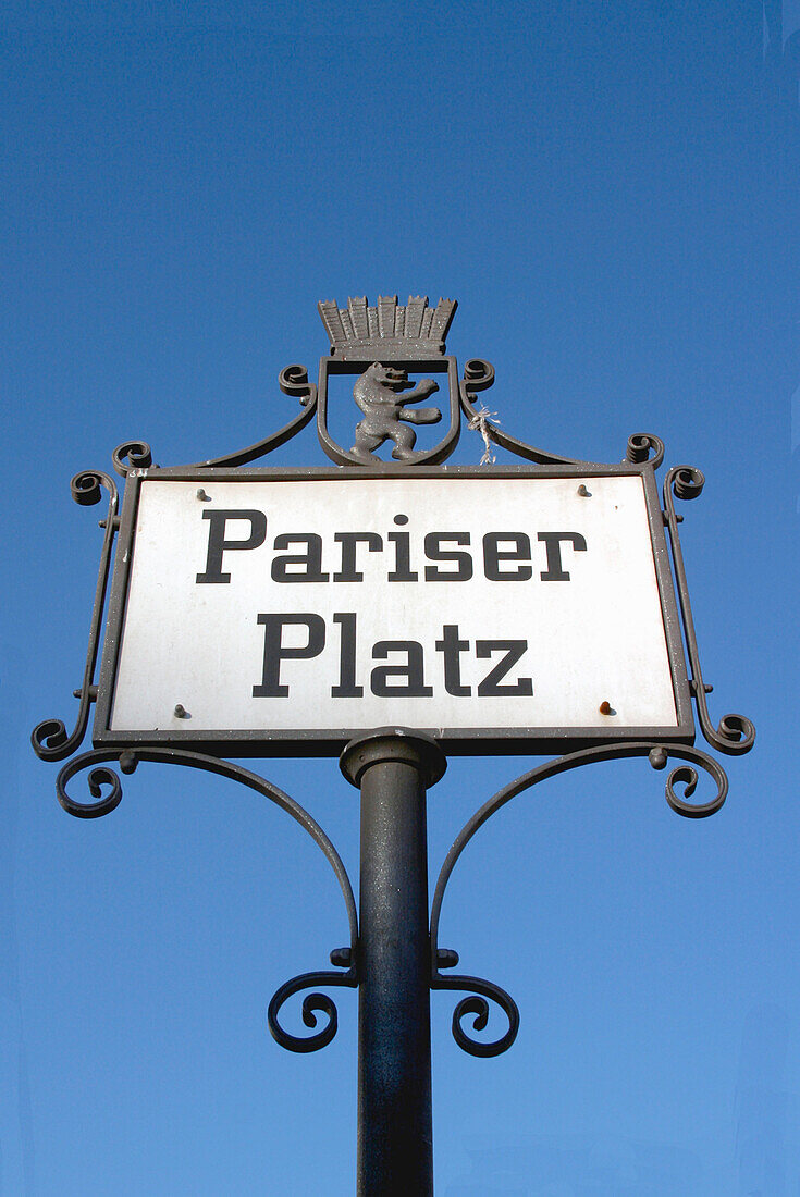 Berlin, Brandenburger tor, Pariser Platz Schild