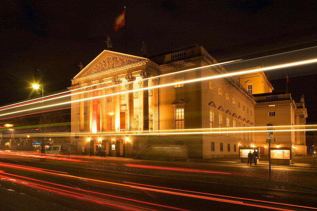 Berlin, Unter den Linden, Opernhaus bei Nacht