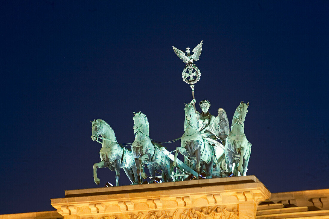 Berlin, Pariser Platz, Brandenburger Tor Quadriga Festival of lights 2006