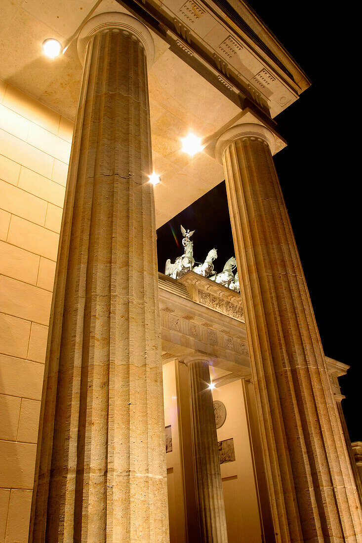 Berlin, Brandenburg Gate, quadriga, brandenburger tor at dusk