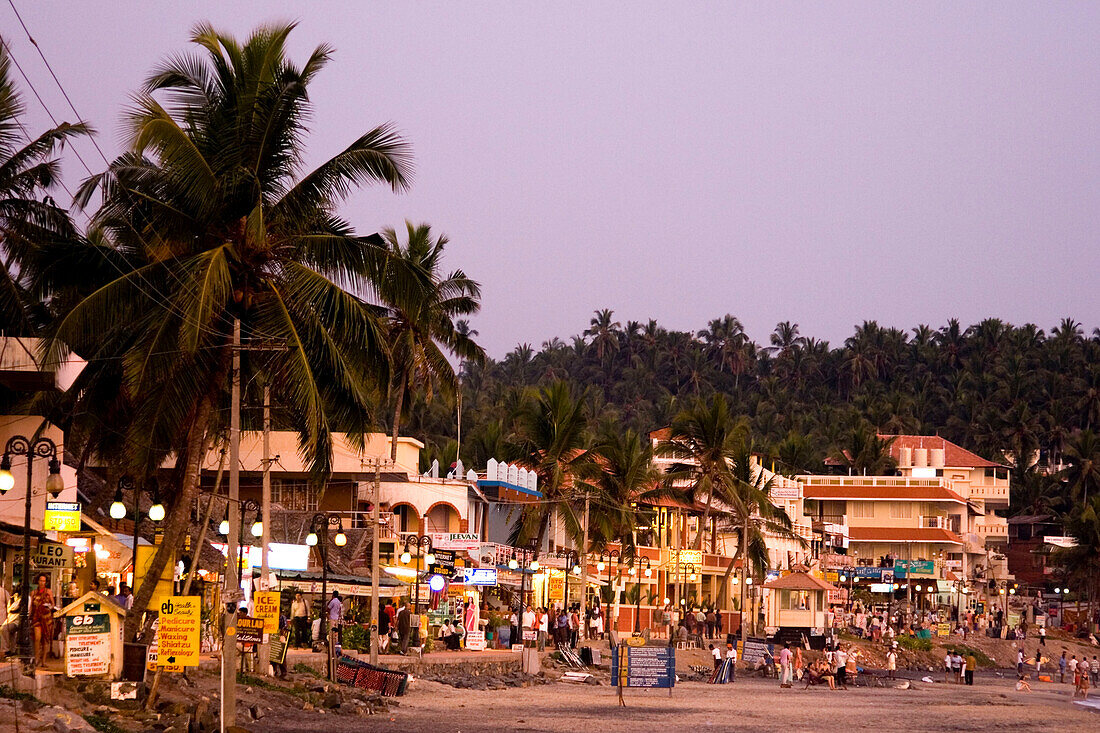 India Kerala Kovallam beach Restaurants Bars Daemmerung