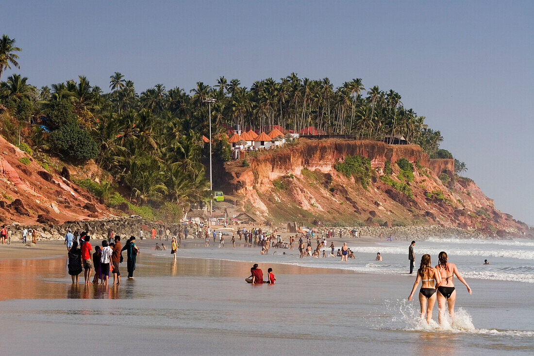 India Kerala Vakala beach Inder am Strand