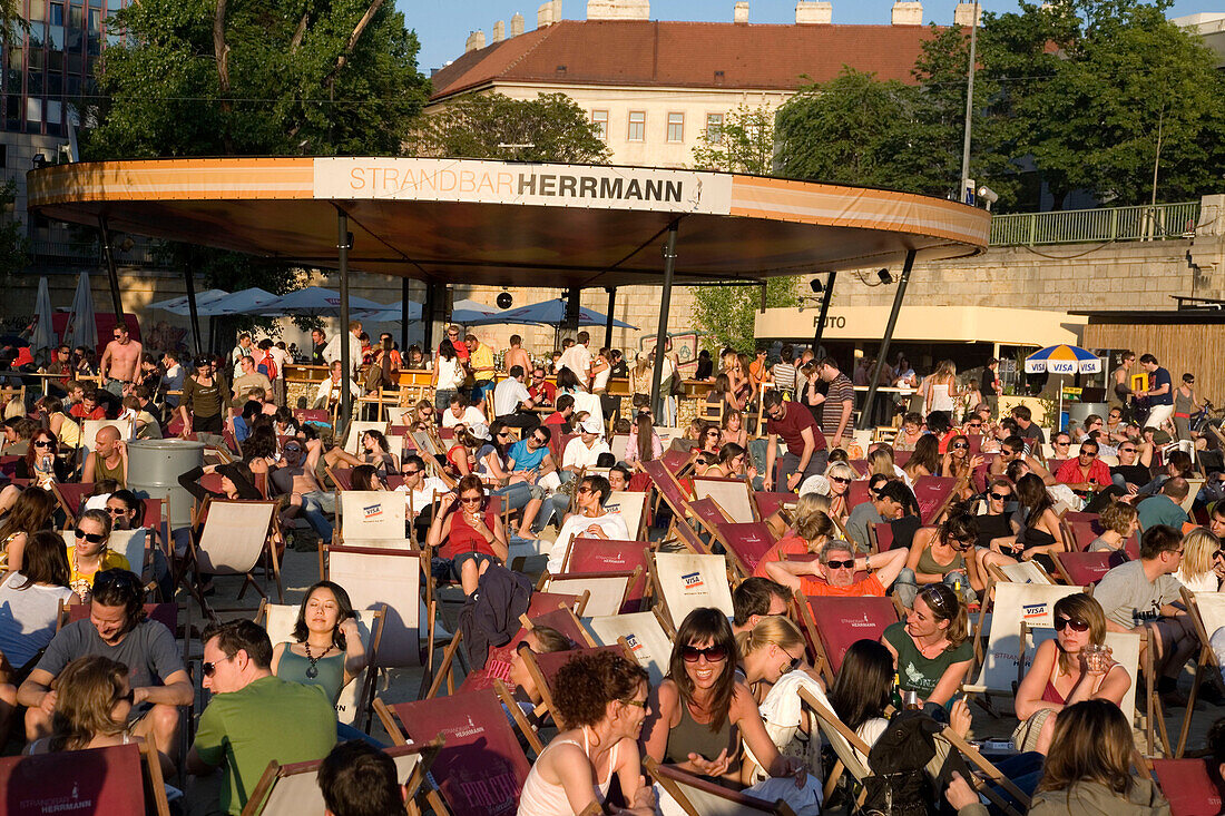 Vienna beach bar Herrmann at Donau riverside