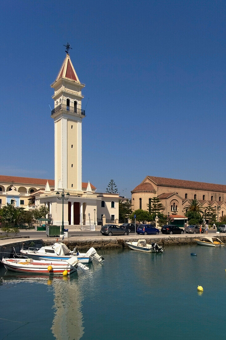 Griechenland Zakynthos Stadt Agios Dionysios Kirche am Hafen
