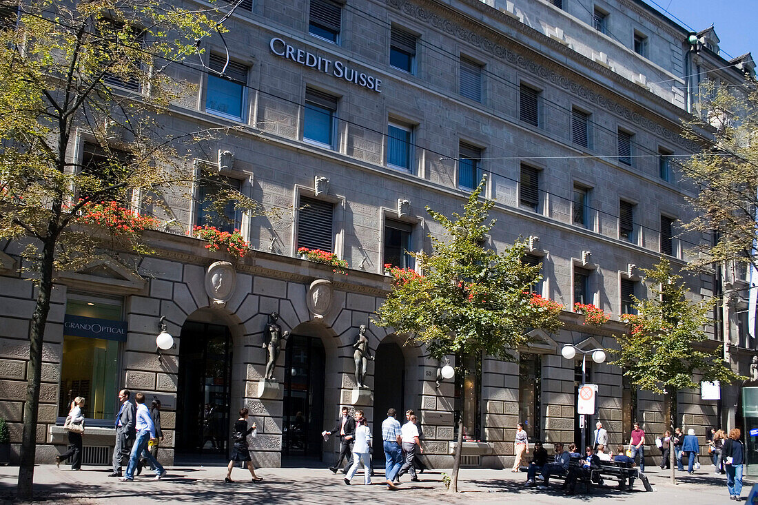 Switzerland, Zurich,Bahnhofstrasse,  credit suisse, Bahnhofstrasse, people