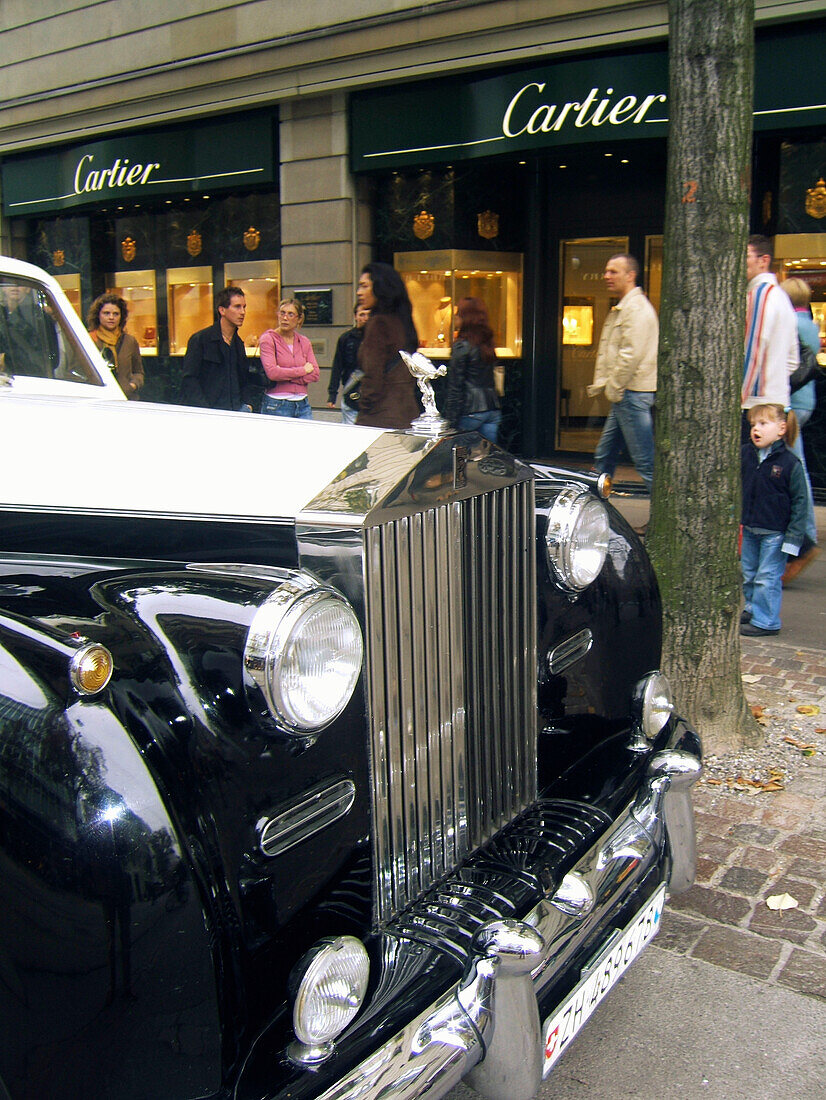 Zürich Bahnhofstrasse Roll Royce vor Juwelier Cartier