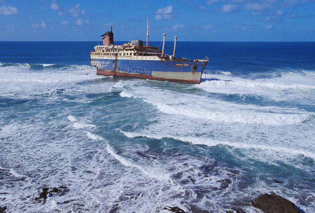  Aussen, Bewegung, Draussen, Farbe, Horizont, Horizontal, Horizonte, Katastrophe, Katastrophen, Meer, Schaum, Schiff, Schiffbruch, Schiffbrüche, Schiffe, Stranden lassen, Unfall, Unfälle, Unglück, Verkehrsmittel, Wasser, Welle, Wellen, Wrack, Wracks, CatV