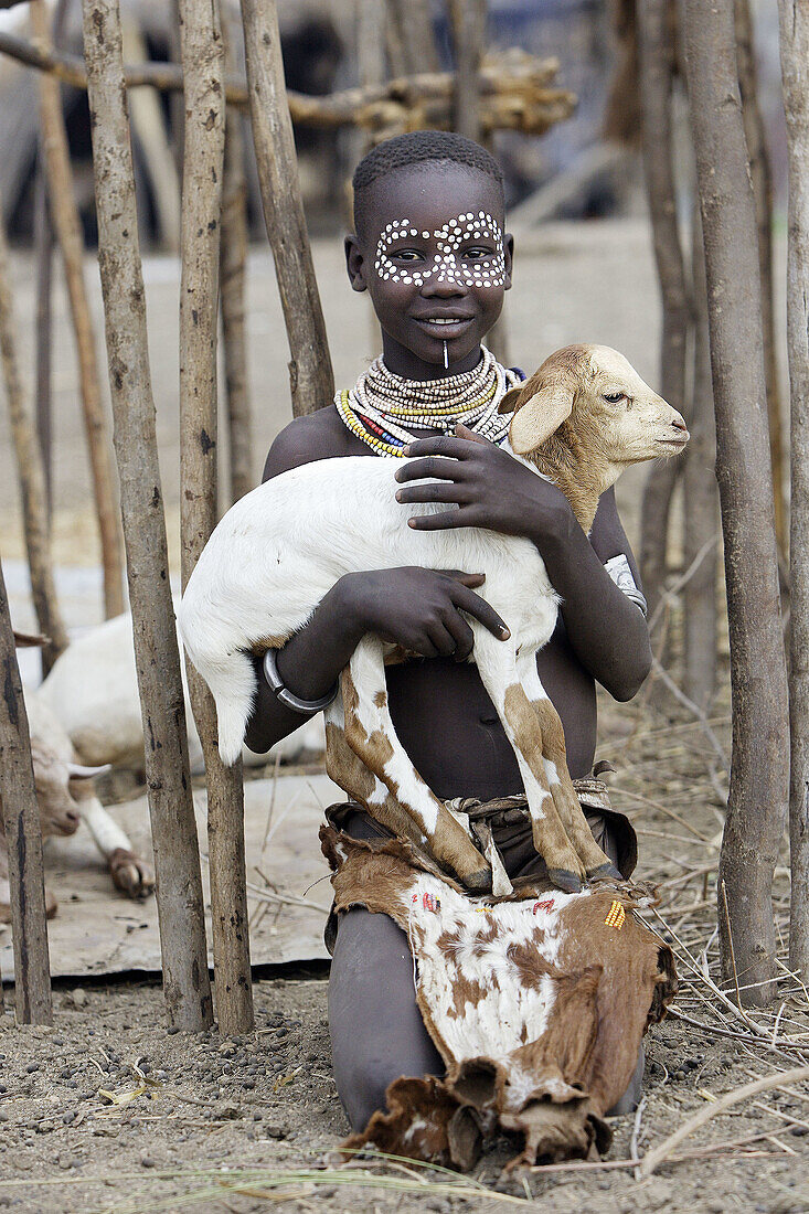 Girl. Karo ethnic group, lower Omo river basin, Gamo Gofa region, south west Ethiopia.