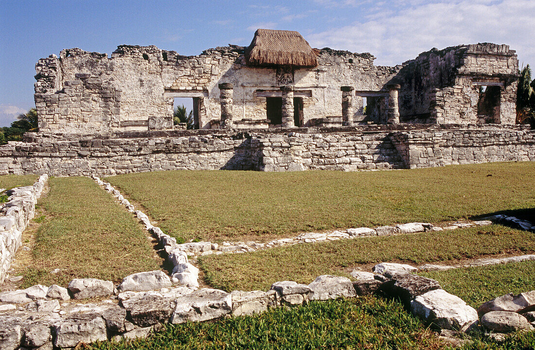 El Castillo (The Castle), Mayans ruins of Tulum. Yucatán, Mexico