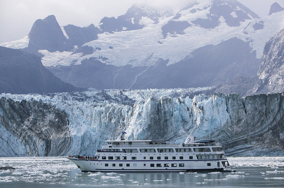 Johns Hopkins Inlet. Cruiseboat Spirit of Endeavour . Johns Hopkins Glacier. Glacier Bay National Park. Southeast Alaska. USA.