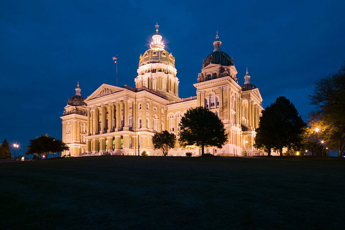 Iowa State Capitol Exterior. Evening. Des Moines. Iowa. USA.