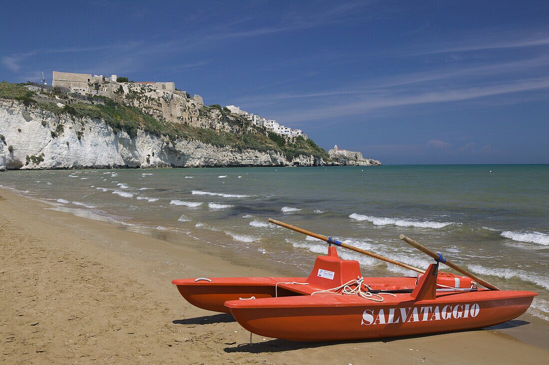 Spiaggia del Castello Beach & Town, Vieste. Promontorio del Gargano, Puglia, Italy