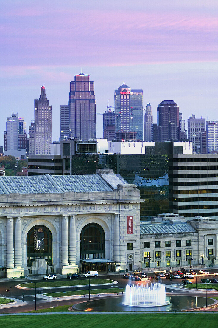 Union Station (b.1914) and Kansas City Skyline at dawn. Missouri, USA