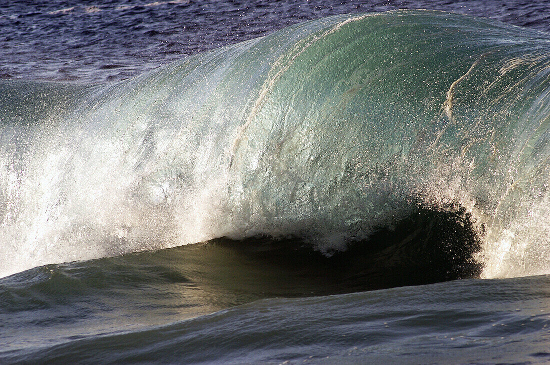 breaking ocean wave