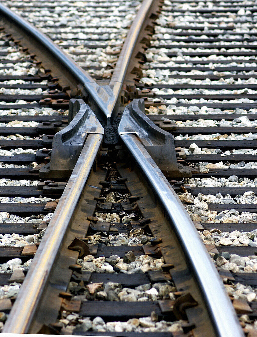 dividing train tracks