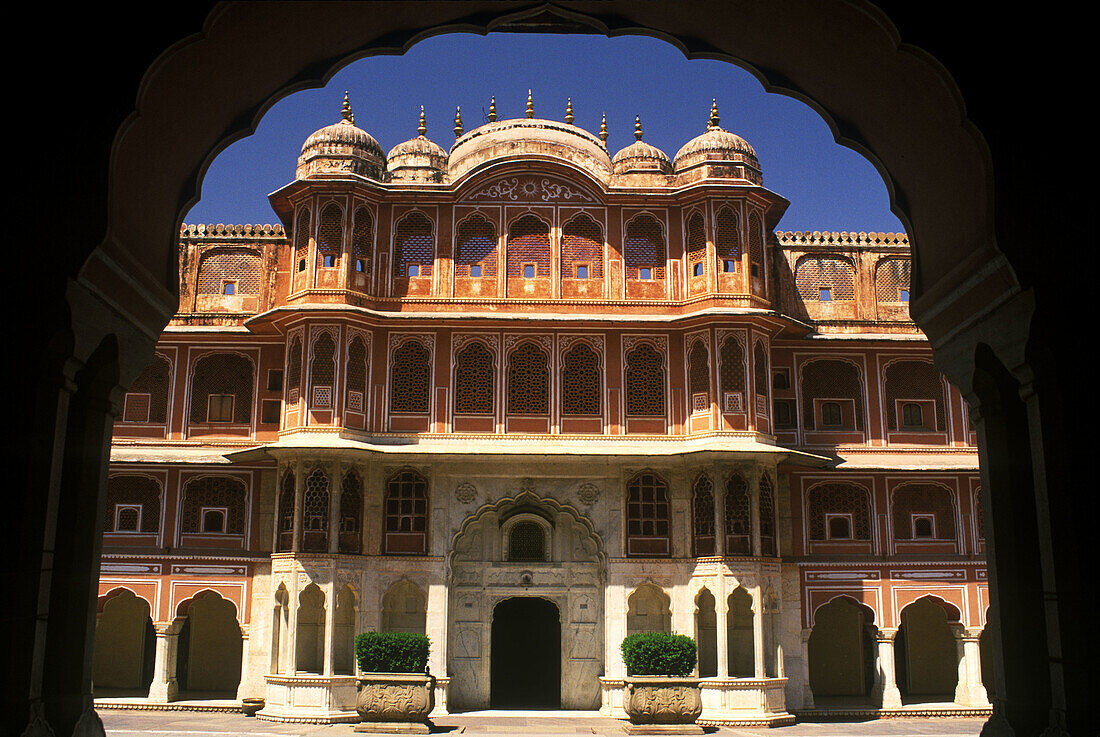Chandra Mahal ( Palace of the Moon ), city palace current Maharaja s residence. Jaipur. India
