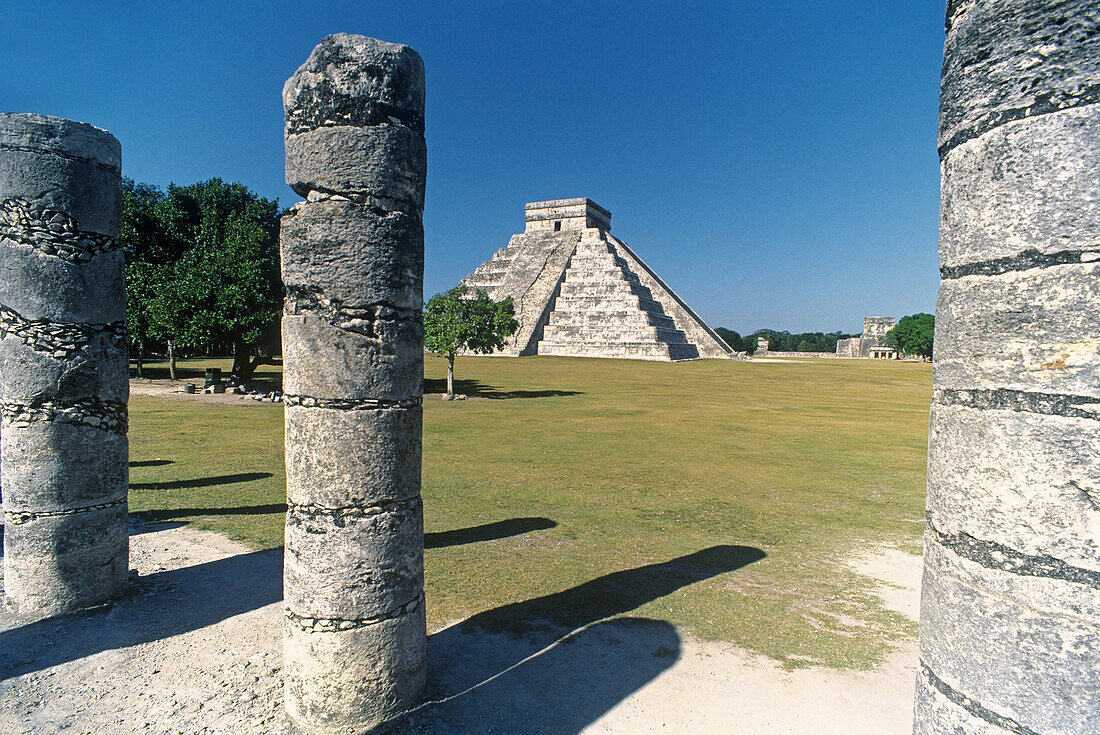 The Castle (Pyramid of Kukulcan), Chichén Itzá. Mexico