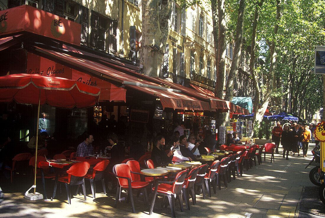 Outdoor caffe at Cours Mirabeau, Aix-en-Provence. Provence, France