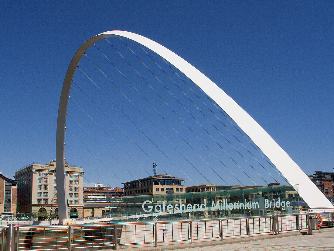 Gateshead Millennium Bridge, Newcastle on Tyne, Tyne and Wear, England