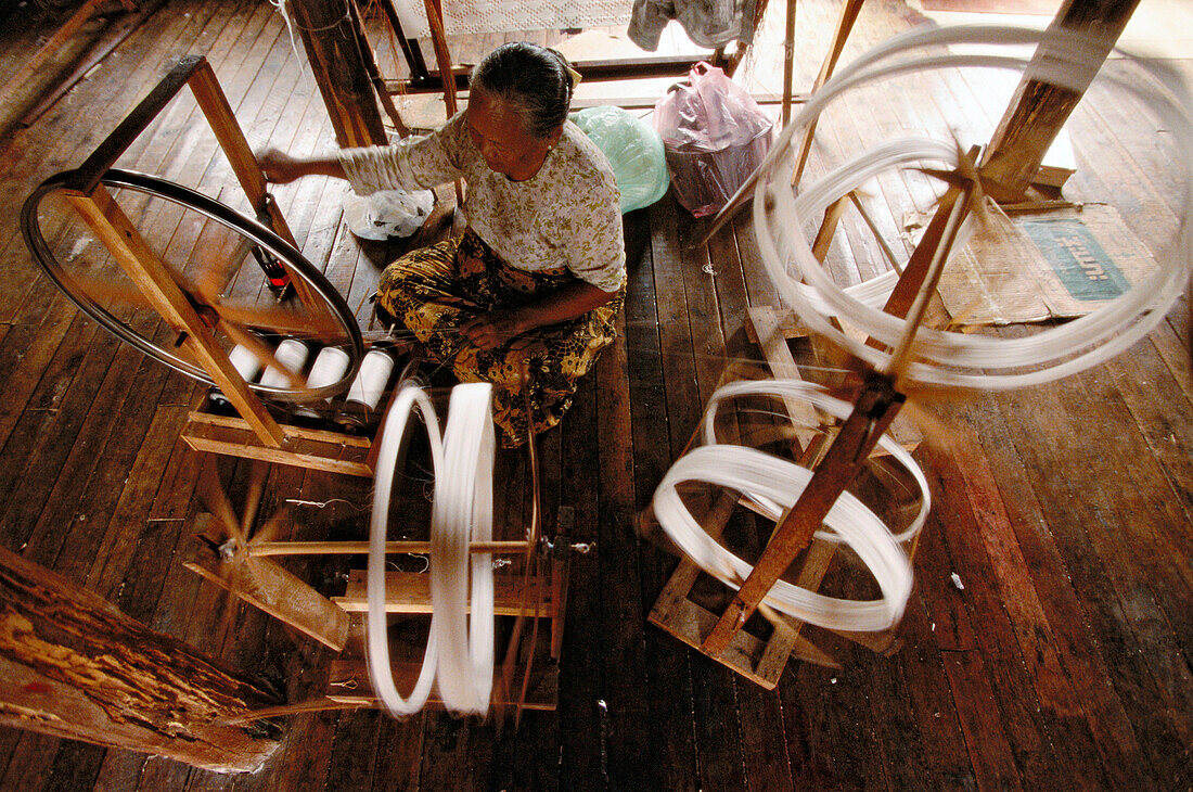 Weaving silk. Inle Lake. Myanmar.