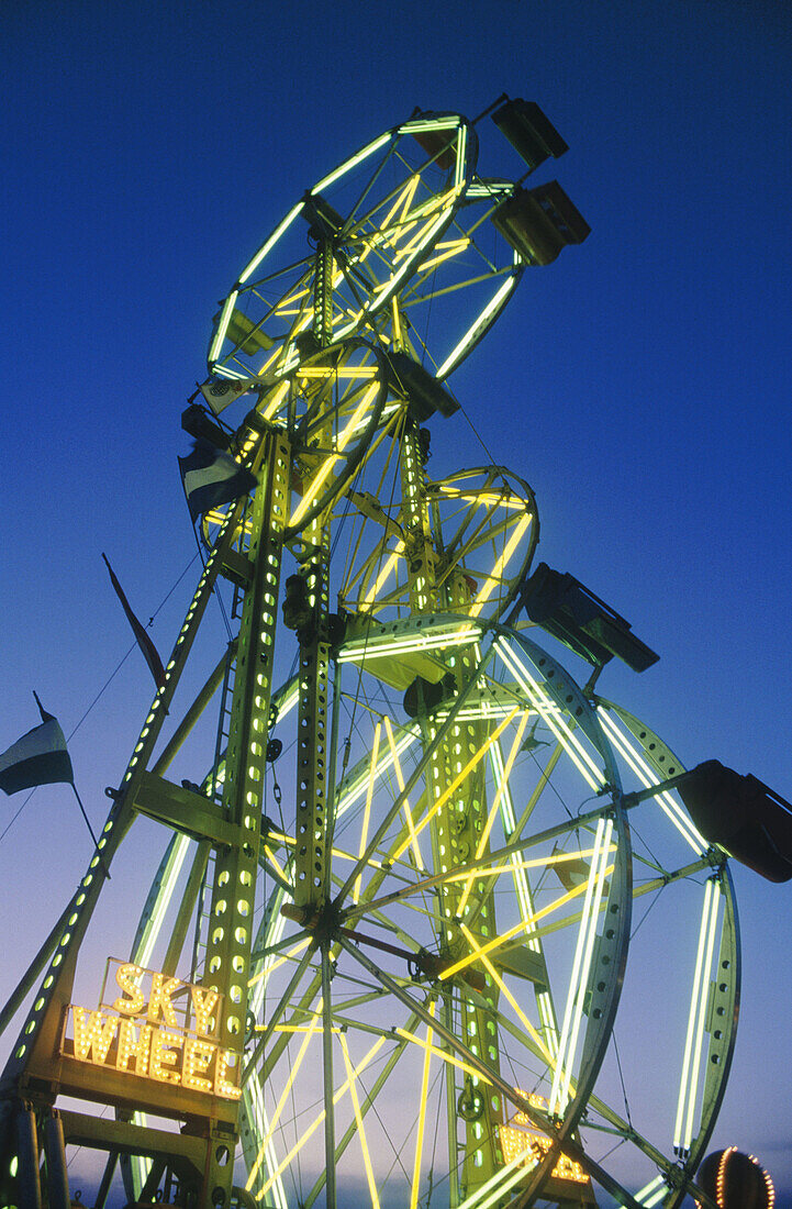 Double ferris wheel at dusk