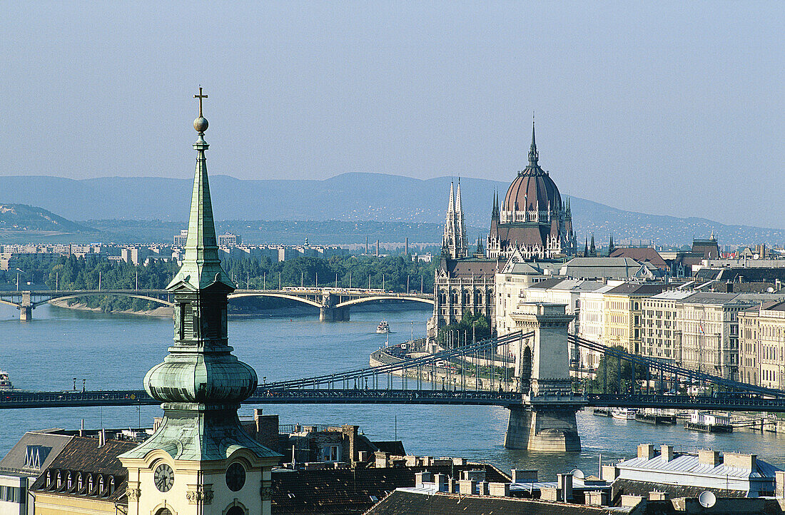 Hungary, Budapest, picture from Buda toward Pest, Bridge of Chains over Danube. Government s House, Parliament.