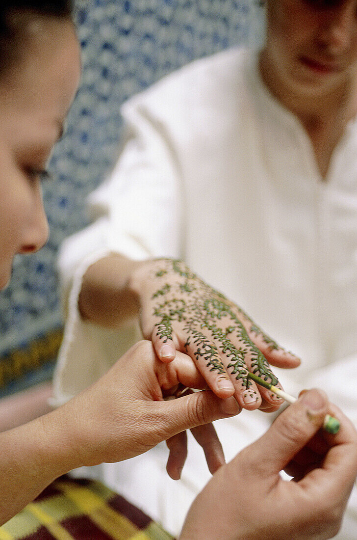 Making henne drawings. Riad Maison Bleue. Fes. Morocco.