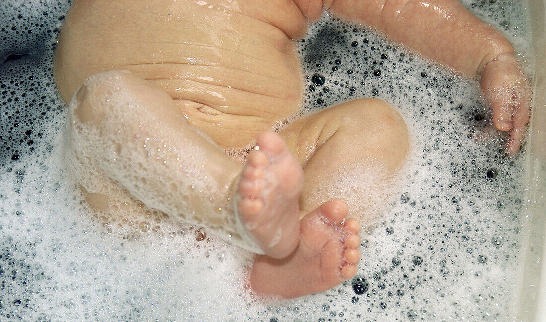 newborn bath