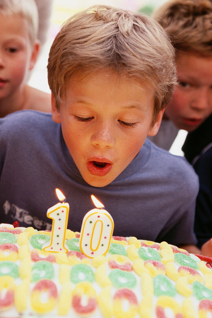 Boy, Boys, Cake, Cakes, Candle, Candles, Caucasian, Caucasians, Celebrate, Celebrating, Celebration, Celebrations, Child, Childhood, Children, Color, Colour, Contemporary, Human, Indoor, Indoors, Infa