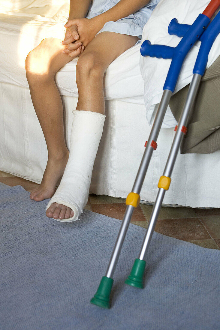  Anonymous, At home, Barefeet, Barefoot, Boy, Boys, Carpet, Carpets, Child, Children, Color, Colour, Contemporary, Crutch, Crutches, Daytime, Floor, Floors, Fracture, Fractures, Health, Home, Human, Indoor, Indoors, Inside, Interior, Kid, Kids, Leg, Legs,