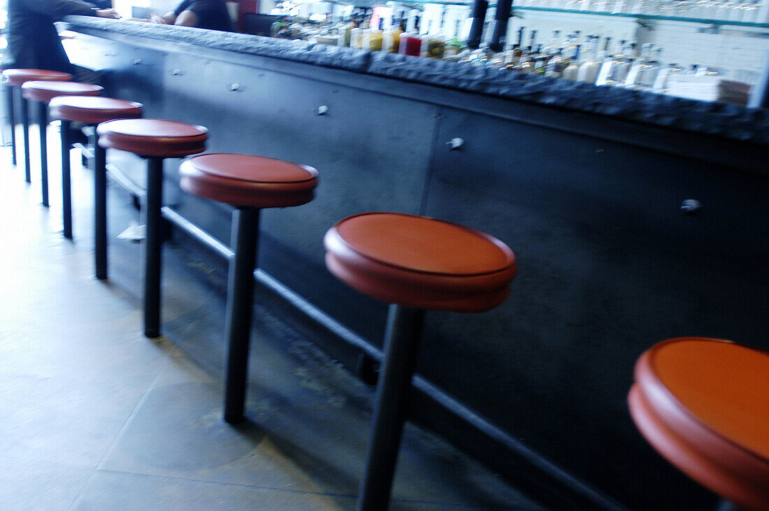  Bar, Bars, Color, Colour, Concept, Concepts, Counter, Counters, Deserted, Detail, Details, Empty, Horizontal, Indoor, Indoors, Interior, Lined up, Lined-up, Lining up, Lining-up, Nobody, Perspective, Seat, Seats, Stool, Stools, Tavern, Taverns, F58-23044
