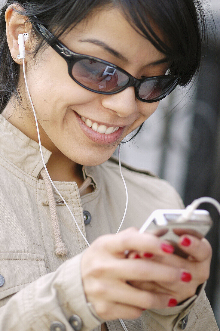 Adolescent, Adolescents, Adult, Adults, Color, Colour, Contemporary, Daytime, Exterior, Eyeglasses, Facial expression, Facial expressions, Female, Girl, Girls, Glasses, Grin, Grinning, Human, Leisure