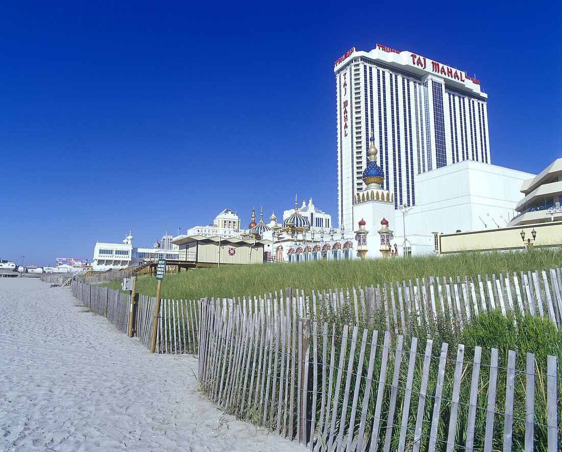 Taj mahal casino hotel, Beach, Atlantic city, New Jersey, USA.