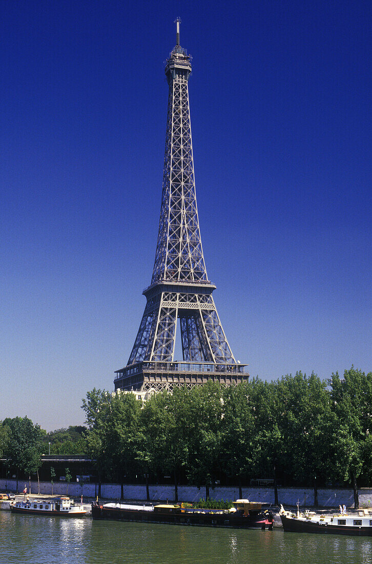  Aussen, Blau, Blauer Himmel, Denkmal, Denkmäler, Draussen, Eiffelturm, Europa, Farbe, Fluss, Flüsse, Flussufer, Frankreich, Großtadtlandschaft, Großtadtlandschaften, Himmel, Ingenieurwesen, Ingenieurwissenschaft, Länder, Paris, Plätze der Welt, Reisen, S