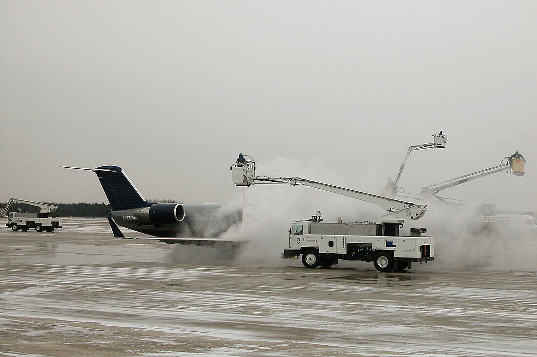 De-icing an airplane