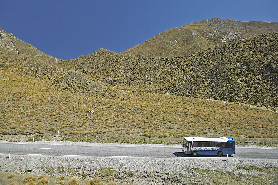 New Zealand, South Island, Otago, Lindis Pass, Bus