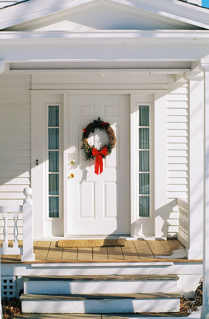  America, Celebrate, Celebrating, Celebration, Celebrations, Christmas, Closed, Color, Colour, Daytime, Door, Doors, Entrance, Entrances, Entries, Entry, Exterior, Holiday, Holidays, House, Houses, New England, Nobody, North America, Old fashioned, Old-fa