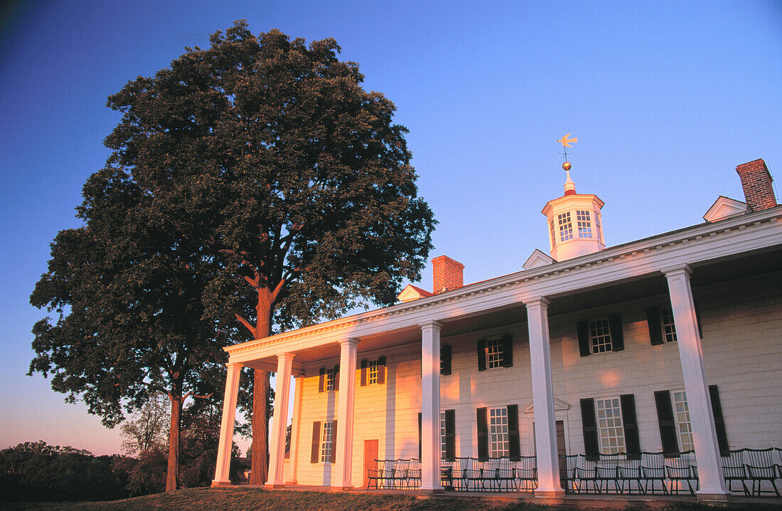 George Washington home, high columned River Front piazza (c. 1787). Mount Vernon Estate. Virginia. USA