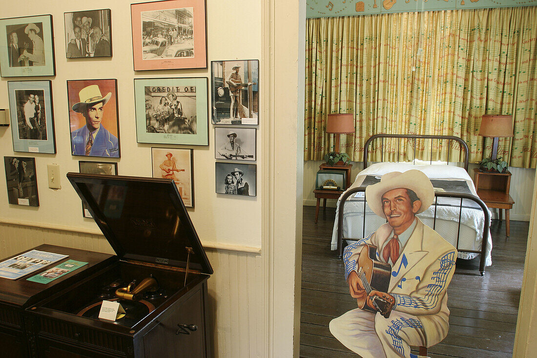 Country music singer, songwriter, legend. Hank Williams Senior Boyhood Home and Museum, Georgiana. Alabama. USA.