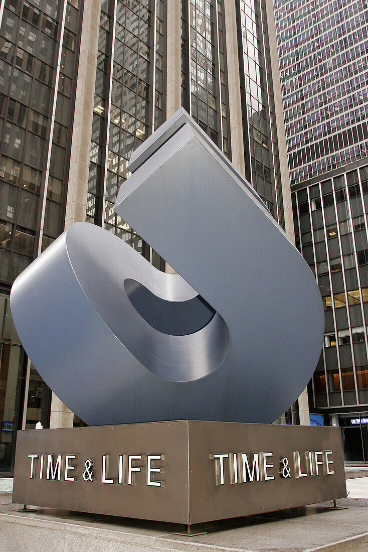 Time and Life Building, sculpture, art. Avenue of the Americas. Manhattan. New York. USA.