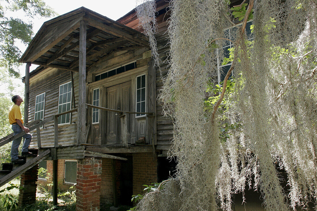 Alabama, Orrville, Old Cahawba Archeological Village, former state capital 1820, Fambro House 1841, Spanish moss