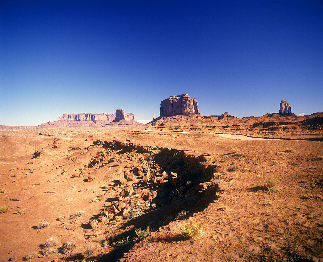 Scenic monument valley navajo tribal park, Utah / arizona, USA.