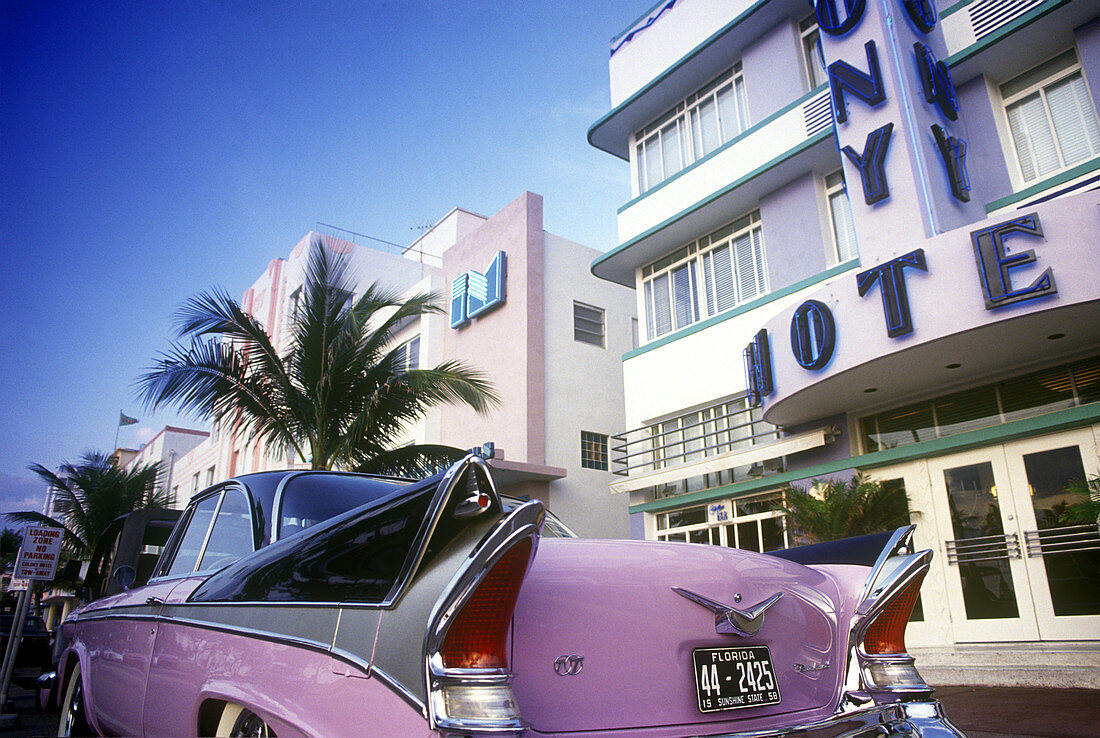 Auto : 1950 s cadillac, Street scene, Ocean drive, Miami beach, Florida, USA.